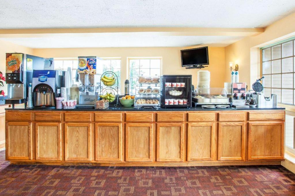 Travelodge By Wyndham South Burlington Bagian luar foto
