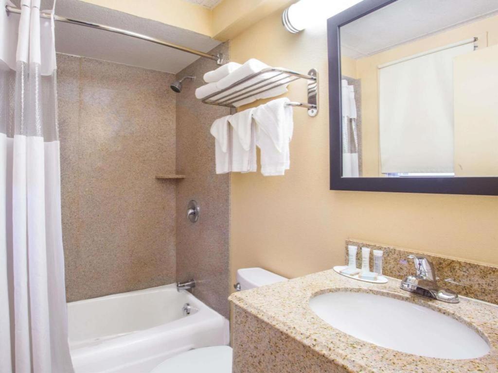 Travelodge By Wyndham South Burlington Bagian luar foto